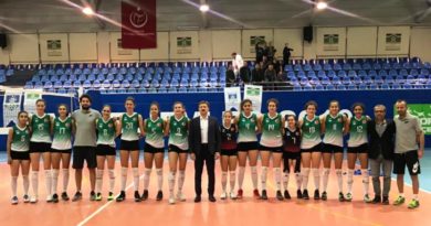 Voleybol Takımımızdan Asker Selamı Voleybol Takımımızdan Asker Selamı